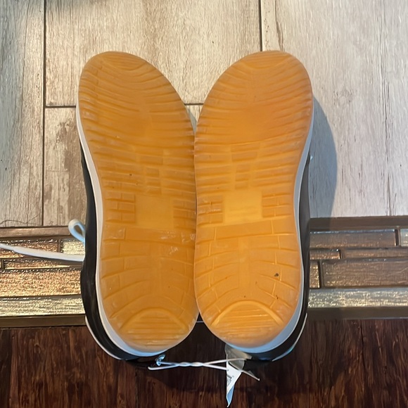 NEW Old Navy boy sneakers size 5 - Picture 3 of 4